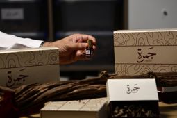 ادهان العود 